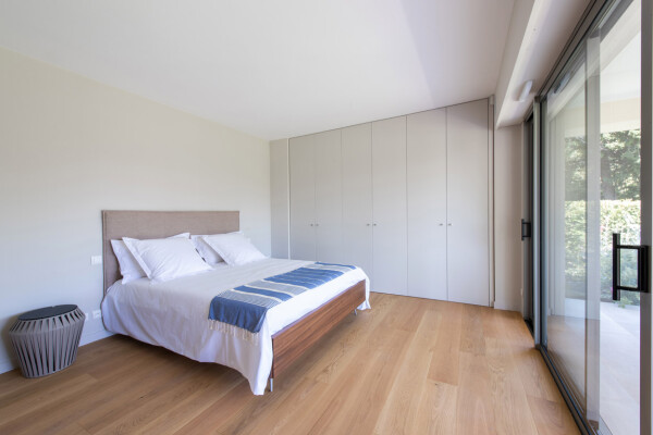 villa in Cap d'Antibes : Rent this modern villain a quiet domain in the heart of the Cap d'Antibes. - Photo 24