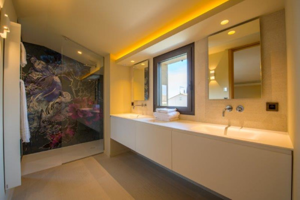 villa in St Tropez : Rent this contemporary villa close to the center with a modern decoration - Photo 12