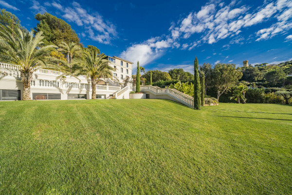 villa in Cannes : Stunning 9 bedroom mansion located in the hills of Cannes with incredible sea views - Photo 57