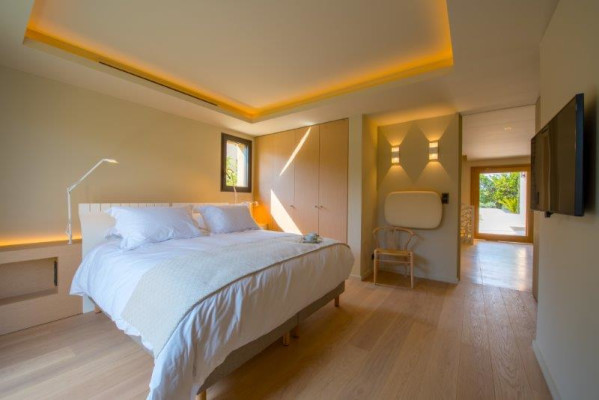 villa in St Tropez : Rent this contemporary villa close to the center with a modern decoration - Photo 13