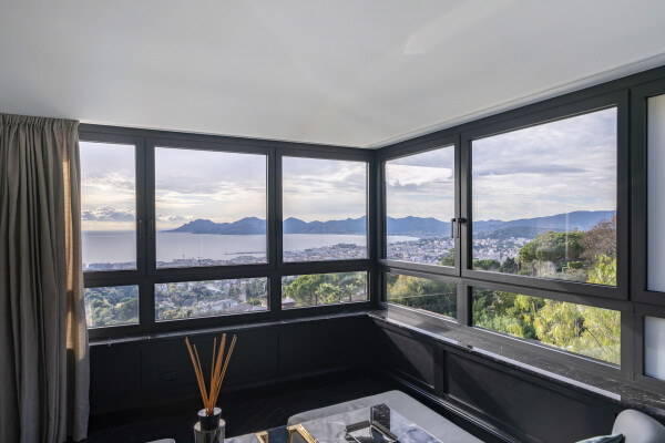 villa in Cannes : Stunning 9 bedroom mansion located in the hills of Cannes with incredible sea views - Photo 44