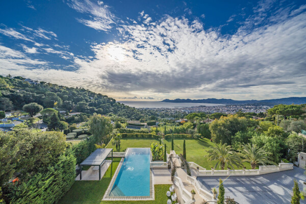 villa in Cannes : Stunning 9 bedroom mansion located in the hills of Cannes with incredible sea views - Photo 52