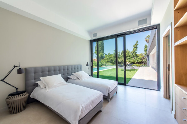 villa in Cannes : Rent this wonderful contemporary villa close to Cannes Center with 6 ensuite bedrooms. - Photo 33