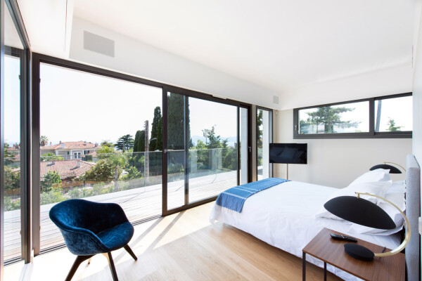 villa in Cannes : Rent this wonderful contemporary villa close to Cannes Center with 6 ensuite bedrooms. - Photo 32