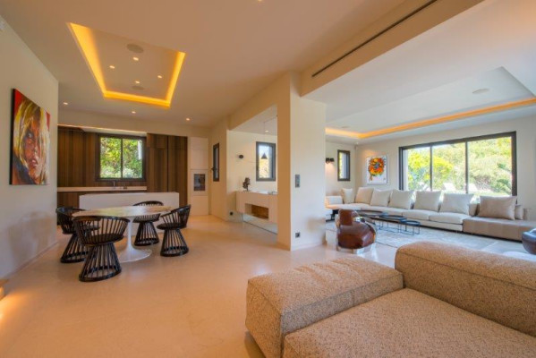 villa in St Tropez : Rent this contemporary villa close to the center with a modern decoration - Photo 7