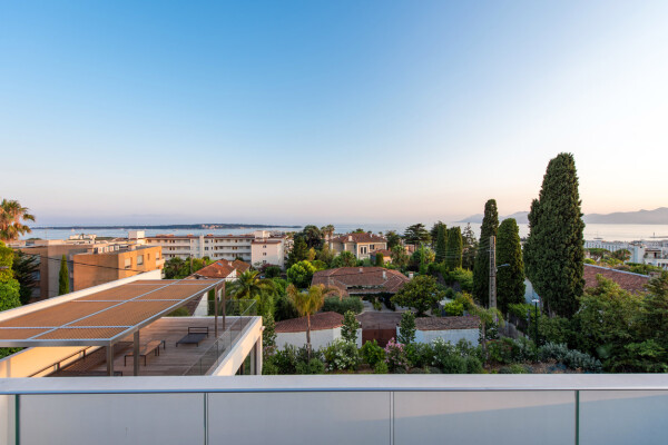 villa in Cannes : Rent this wonderful contemporary villa close to Cannes Center with 6 ensuite bedrooms. - Photo 42