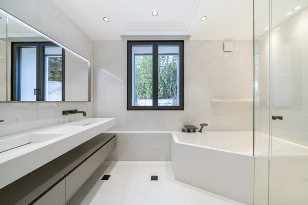 villa in Cannes : Stunning 9 bedroom mansion located in the hills of Cannes with incredible sea views - Photo 28