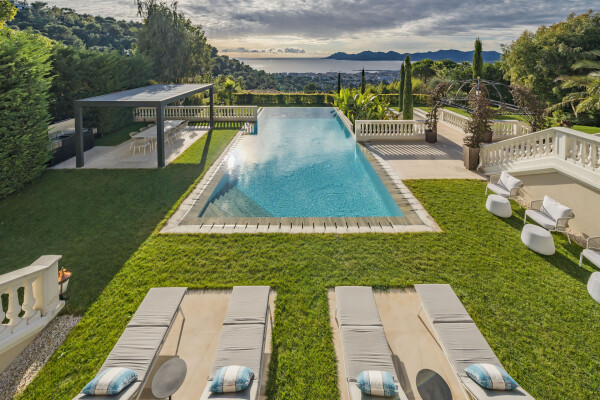 villa in Cannes : Stunning 9 bedroom mansion located in the hills of Cannes with incredible sea views - Photo 61