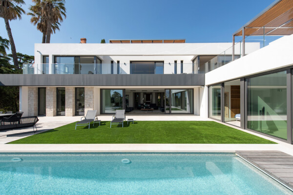 villa in Cannes : Rent this wonderful contemporary villa close to Cannes Center with 6 ensuite bedrooms. - Photo 3