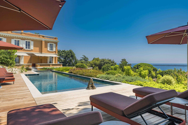 villa in Cannes : Rent stunning 10 bedroom property with incredible views over Cannes and the sea located in a huge garden of over 1 hectare of gardens - Photo 21