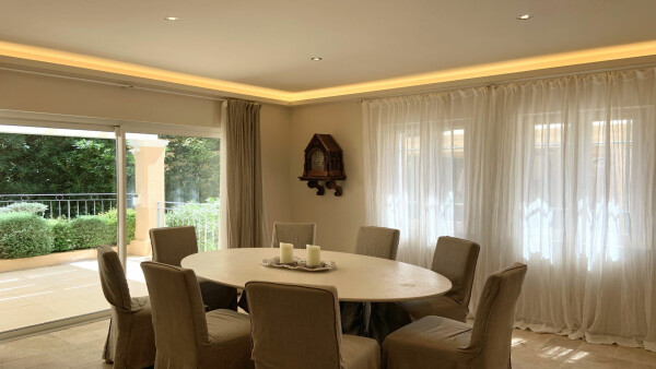 villa in St Tropez : Rent this stunning 5 bedrooms villa for 10 guests and with a breathtaking sea view of  Saint Tropez. - Photo 11