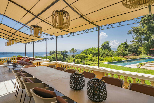 villa in Cannes : Rent stunning 10 bedroom property with incredible views over Cannes and the sea located in a huge garden of over 1 hectare of gardens - Photo 20