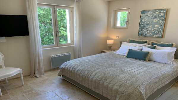 villa in St Tropez : Rent this stunning 5 bedrooms villa for 10 guests and with a breathtaking sea view of  Saint Tropez. - Photo 22