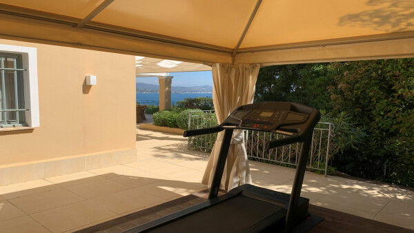 villa in St Tropez : Rent this stunning 5 bedrooms villa for 10 guests and with a breathtaking sea view of  Saint Tropez. - Photo 30