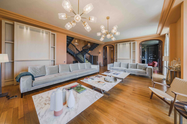 villa in Cannes : Rent stunning 10 bedroom property with incredible views over Cannes and the sea located in a huge garden of over 1 hectare of gardens - Photo 4
