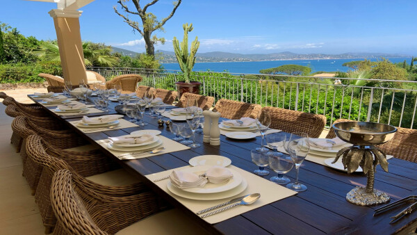 villa in St Tropez : Rent this stunning 5 bedrooms villa for 10 guests and with a breathtaking sea view of  Saint Tropez. - Photo 3