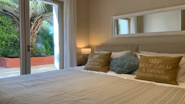 villa in St Tropez : Rent this stunning 5 bedrooms villa for 10 guests and with a breathtaking sea view of  Saint Tropez. - Photo 18