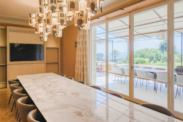 villa in Cannes : Rent stunning 10 bedroom property with incredible views over Cannes and the sea located in a huge garden of over 1 hectare of gardens - Photo 5