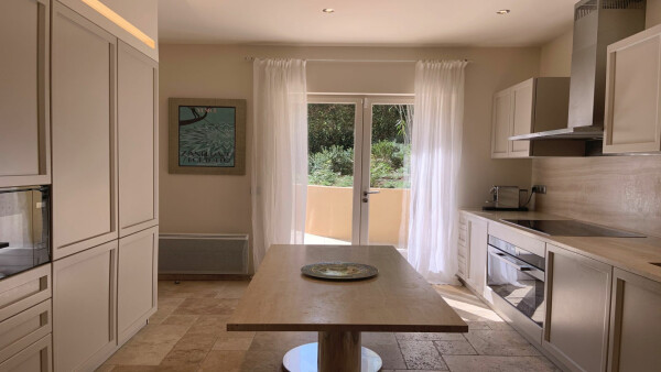 villa in St Tropez : Rent this stunning 5 bedrooms villa for 10 guests and with a breathtaking sea view of  Saint Tropez. - Photo 9